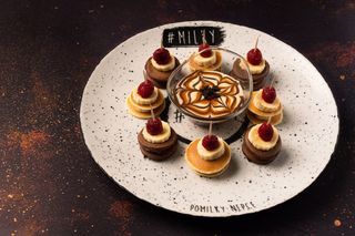 Mini američke palačinke sa voćem i dva namaza