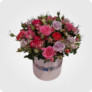 ფერადი სპრეი ვარდი ყუთში