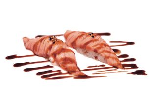 18. Hot salmon nigiri 2 pezzi