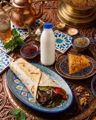 LAWASZ KRAFTOWA SHAWARMA WOŁOWA SMALL, AYRAN, BAKLAWA ORZECHOWA