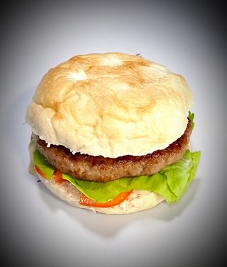 Punjena juneća pljeskavica DIM. SUVOM PEČENICOM I DIMLJENIM SIROM