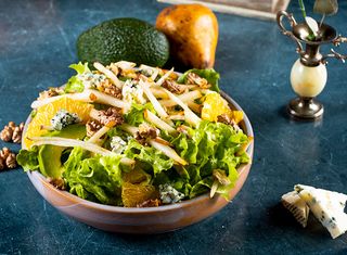 ავოკადოს სალათი თხის ყველით