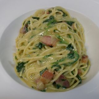 Espaguetis Carbonara con Espinacas