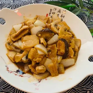 52 Galinha com Bambu e Cogumelos Chineses
