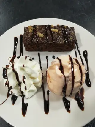 Brownie De Chocolate Con Helado