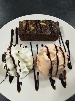 Brownie De Chocolate Con Helado