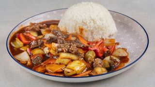 48.     Rice with braised beef 红烧牛肉盖饭