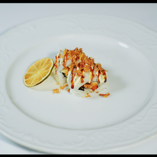 807.Uramaki pollo rebozado con cebolla frita(8uds)