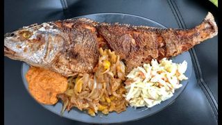 1 Plat de Poisson Carpe Grillé + 1 Boule d'Attieké 