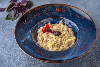 Kritharaki cu carne de pui si sos alb