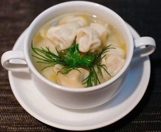 პელმენი ბულიონით