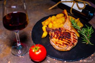 Cotlet porc Tomahawk