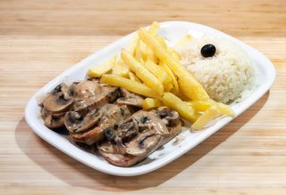 Rolo de Frango com Molho de Cogumelos