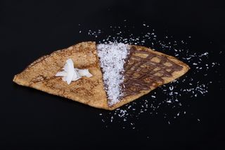 Krep z nutellą i wiórkami kokosowymi 