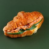 კლასიკური კრუასანი ორაგულით