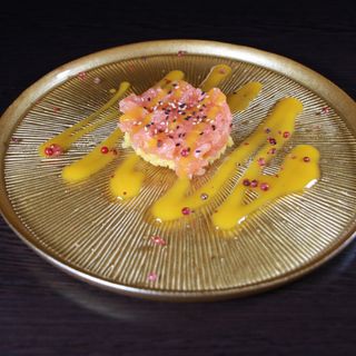 1. Tartara di salmone e mango