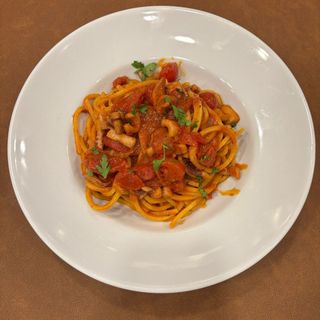 Tonnarelli con ragù di calamaro