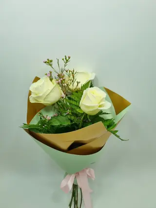 Buchet 3 trandafiri albi