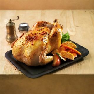 Pečena piletina u mangalu 1kg do 1.2kg + PRILOG POMFRIT