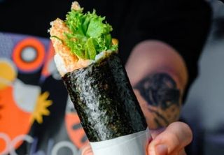 Хенд рол з курчам темпура (310г)