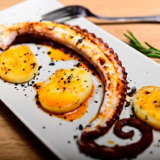 Medio rejo de pulpo a la brasa