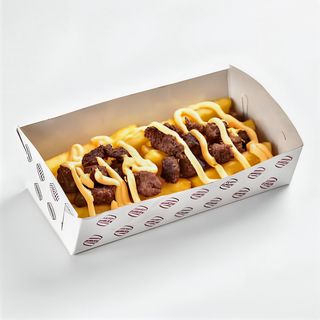 Картофель фри с мясом и с сырным соусом