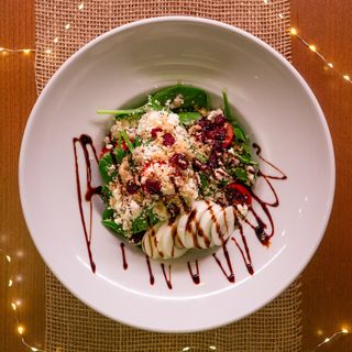 Салата със спанак и киноа