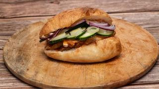 Sendvič sa piletinom u slatko ljutom sosu