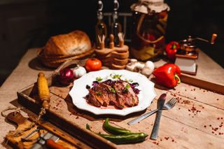 Piept de rață pe pat de varza rosie