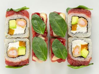 Рол з тунцем та креветками