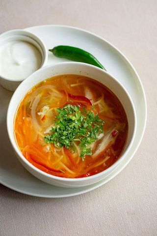 Zeamă cu pui de fermă