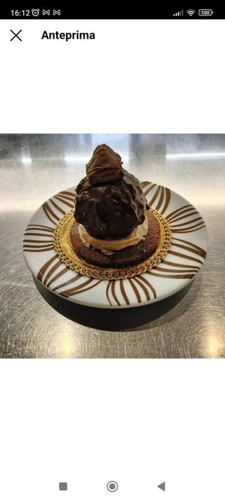 Mousse cioccolato bianco e nocciola glassata con cioccolato fondente 