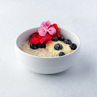 Вівсяна каша з ягодами (320г)