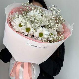 Букет "Хризантема (3) з гіпсофілою (2)" 