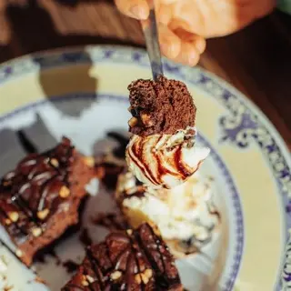 Brownie de chocolate y nueces (porción)