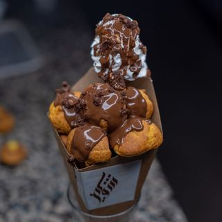 Pyramide de choux kinder bueno 
