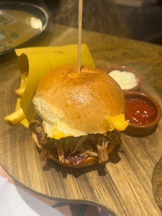 Pulled pork burger