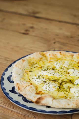 Pizza Labneh