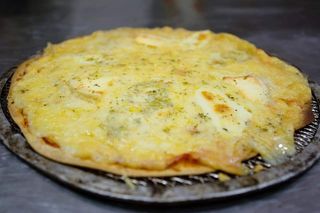 Pizza Cinco Quesos (30 Cm.)