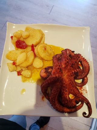 Pulpo A La Brasa