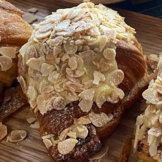 Croissant De Almendras