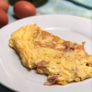 Tostada omelette York y queso 