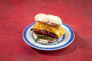 Бао c курицей по-кантонски