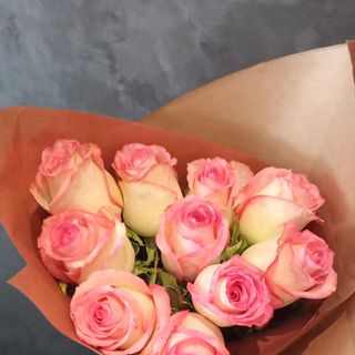 Bouquet 10 roses colorées rose