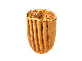 Брэд Мит с томленой кониной в сырном соусе