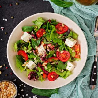 Ensalada de rulo de cabra