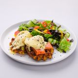 Картофельные вафли с лососем