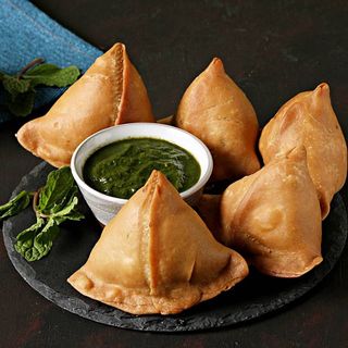 Tapas chicken mini samosa 