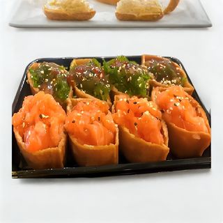 C29. Barquinho de Toufu com Salmão e Algas Chinesa