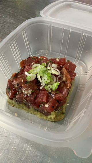 Tartar De Atún Rojo, Aguacate, Cebolla Morada & Sésamo